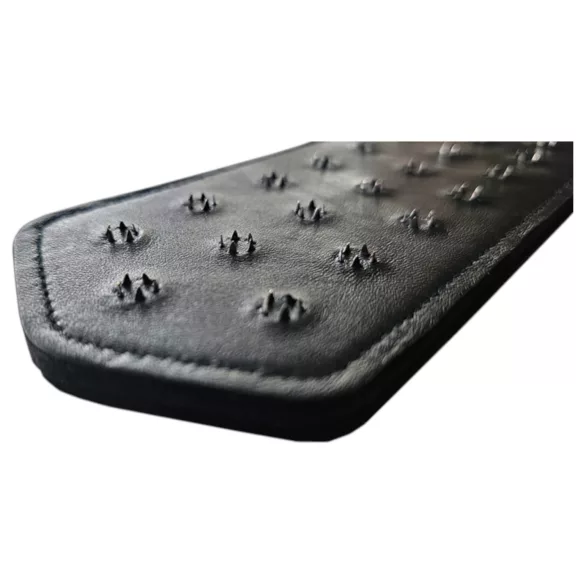 Rouge - nahast piits naastudega - must