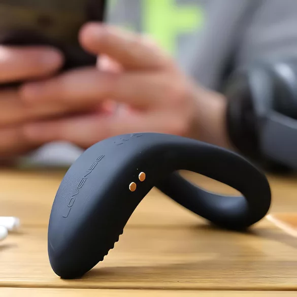 Lovense Diamo - nutikas vibraatoriga peeniserõngas - must