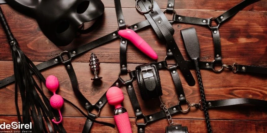 BDSM aksessuaaride kollektsioon: nahkvaljad, köied ja silmaklapid Desireli Sex Shopist